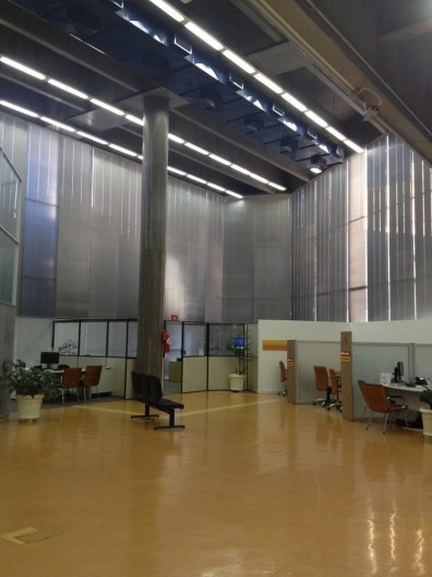 Saguão de atendimento do pavimento térreo – à direita a diagonal limítrofe, 2013