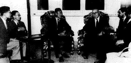 Liang Sicheng, segundo a partir da esquerda, com a Delegação Chinesa de Arquitetos no Brasil em 1963, liderada por Yang Tingbao, terceiro à esquerda