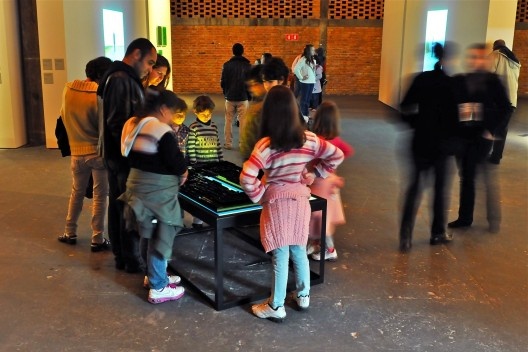 Gisela Motta & Leandro Lima, Overlook. Exposição Território de Contato, Sesc Pompeia, 2012