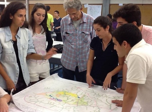 Industria negocia zona industrial