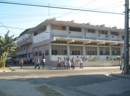 Dentro del repertorio temático desarrollado por este arquitecto se encuentran los edificios públicos, destacándose entre ellos la antigua Funeraria Mayoral y la Estación de Bomberos.