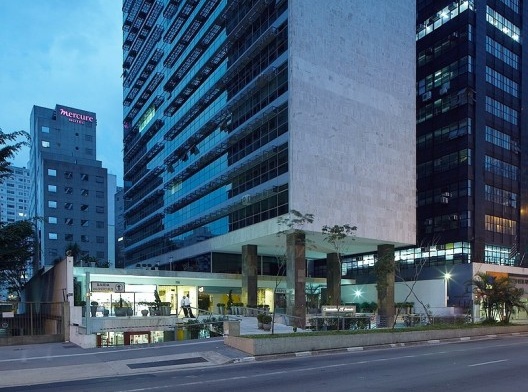 Edifício 5ª Avenida, São Paulo, 1958. Arquitetos Pedro Paulo de Melo Saraiva e Miguel Juliano