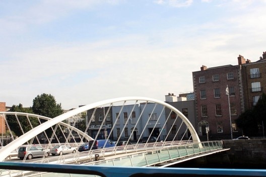 Ponte sobre o Rio Liffey