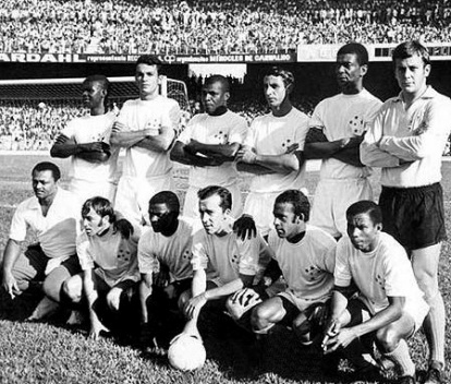 Time do Cruzeiro em 1971. Em pé: Vanderlei, Fontana, Pedro Paulo, Piazza, Mario Tito e Raul; agachados: Nocaute Jack (massagista), Natal, Zé Carlos, Tostão, Dirceu Lopes e Rodrigues