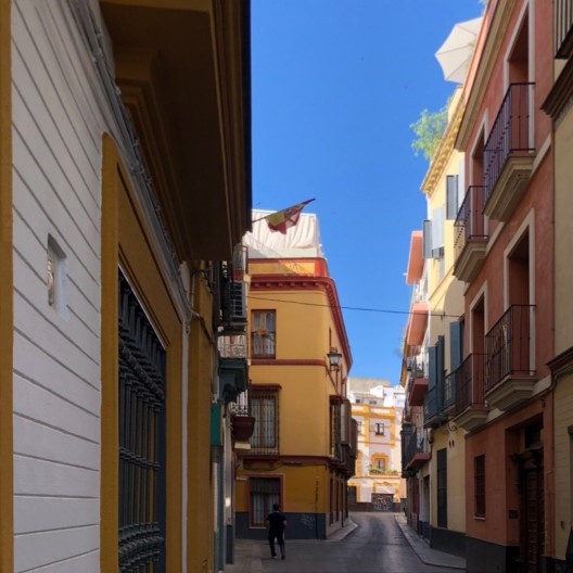 Ruas do bairro de Santa Catalina, Sevilha, na hora da siesta