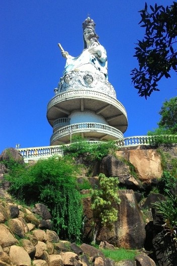 Visitando a Igreja Nossa Senhora de Monte Serrat, em Salto