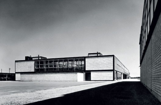 Hunstanton Secondary School, Alison e Peter Smithson, Norfolk, Reino Unido, 1949-54