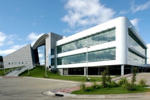 CEITEC – Centro de Excelência em Tecnologia Eletrônica Avançada, vista geral do edifício, Porto Alegre RS. Arquiteto Raul Macadar, 2009