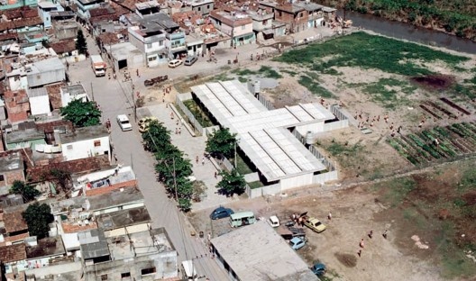 Casa Comunitária, Casa da Criança, implantação em favela com péssimas condições de salubridade