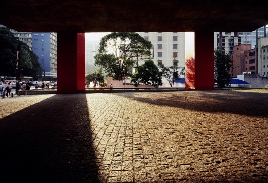 Museu de Arte de São Paulo – MASP, vão livre, São Paulo, arquiteta Lina Bo Bardi