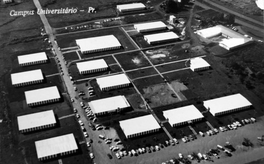 Vista aérea do campus sede UEM em 1974
