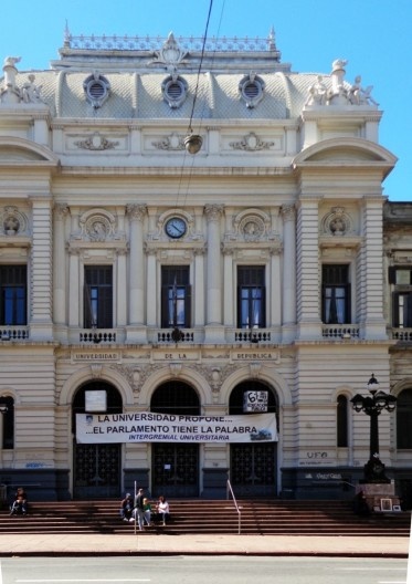 Universidade do Uruguai. Avendia 18 de Julio, nov. 2013
