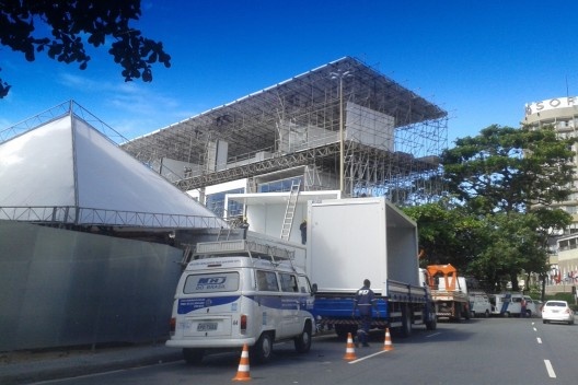 Estrutura temporária montada para evento em Copacabana