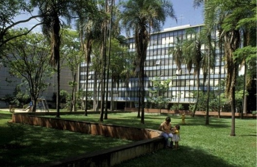 Super-quadra, Brasília DF, projeto urbanístico de Lúcio Costa, coordenação de projetos e obras de Oscar Niemeyer