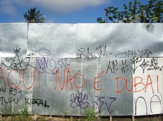 Inscrições no tapume que fechava o Cais Estelita, 2015