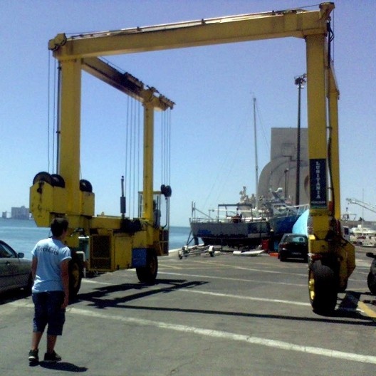 Veículo para transporte de barcos, Lisboa, Portugal