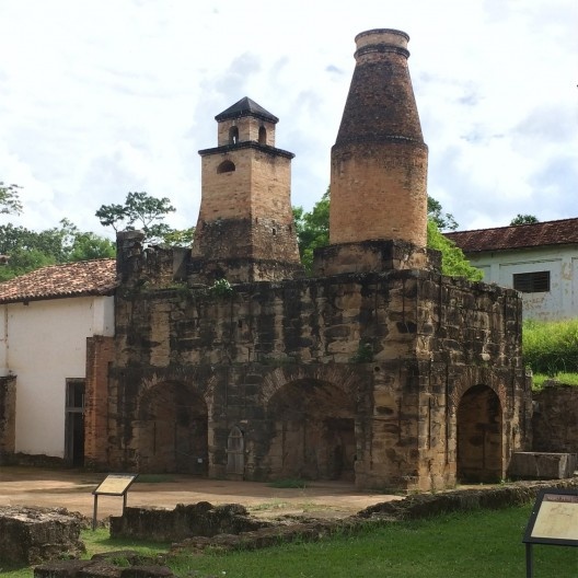 Altos fornos geminados de Varnhagen, na Fazenda Ipanema em Iperó SP