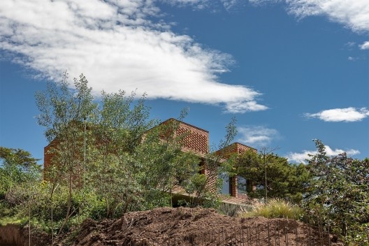 Casa Cangahua, Pacho Salas, Tumbaco, Ecuador, 2020. Arquitetos Felipe Muller, Gonzalo Diez, Paola Picciallo, Alvaro Borrero e Hugo Navarrete (autores) / Diez+ Muller Arquitectos
