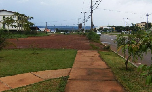 Fig. 1: Calçamento interrompido na Quadra 202N.