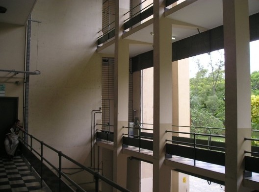 Faculdade de Medicina da Universidade do Recife, atual UFPE, 1949c. Projeto exposto na I Exposição Internacional de Arquitetura, 1951. Arquiteto Mario Russo