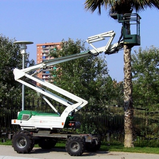 Veículo de poda de árvores, Barcelona, Espanha