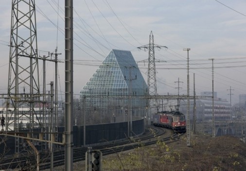 St. Jakob Turm y Showroom de Mercedes Benz, Basilea, Suiza. Arquitectos Herzog & de Meuron, 2005-2008