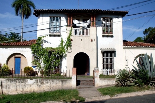 Acciones espontáneas llevadas a cabo por los propietarios provocan la aparición de nuevas divisiones en las viviendas ya divididas, convirtiéndolas en cuartería.