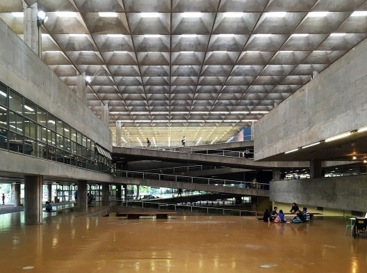 Edifício da FAU USP, São Paulo, 1961-1969, arquitetos Vilanova Artigas e Carlos Cascaldi