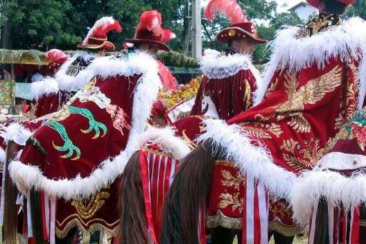 Detalhe das capas dos Mouros