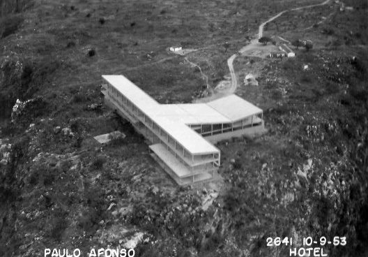 Hotel Paulo Afonso em 1953, com todo o esqueleto de concreto construído