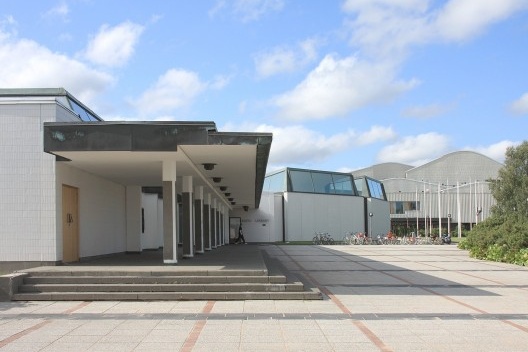 Biblioteca do Centro Cultural e Administrativo de Rovaniemi, Finlândia, 1966, arquiteto Alvar Aalto