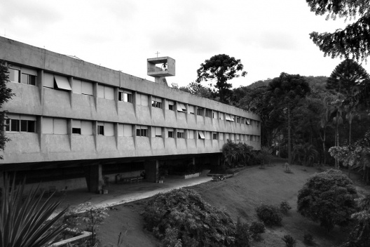 Abadia de Santa Maria, São Paulo, 1975. Arquiteto Hans Broos