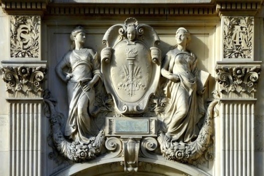 Antiga sede da Sociedade Central dos Arquitetos Franceses. \"O belo, o verdadeiro, o útil\"