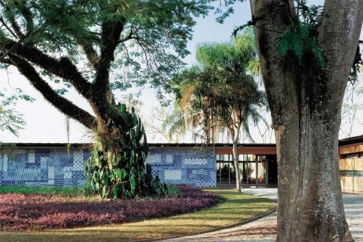 Casa Olivo Gomes, São José dos Campos. Projeto arquitetônico de Rino Levi, paisagismo de Burle Marx