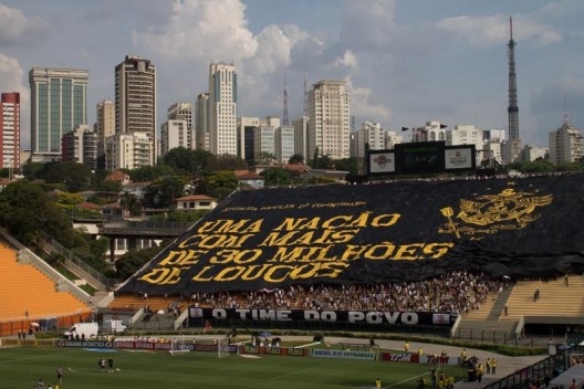 Torcida corinthiana no Tobogã do Pacaembu em jogo contra o Vasco da Gama em 2012
