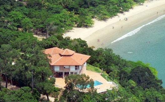 Casa na Ponta do Pulso, Ubatuba SP Brasil, arquiteto Affonso Risi