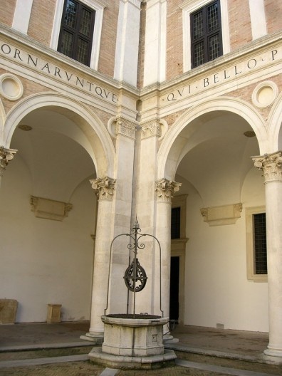 Ângulo do cortile do Palazzo Ducale de Urbino