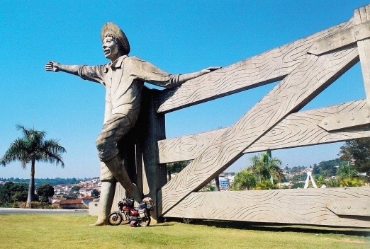 Ouro Fino, Minas Gerais, estátua do Menino da Porteira