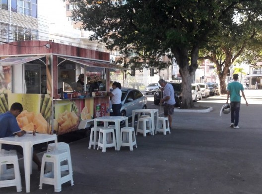 Trailer de lanches na Praça Camerino, Aracaju