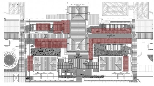 Piso intertravado colorido indicando a localização das construções antigas que serão demolidas ao longo das obras