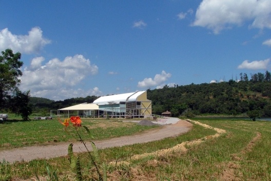 Campus Lagoa do Piau, vista lateral do prédio A, Caratinga MG. Arquiteto Sylvio Emrich de Podestá, 2006