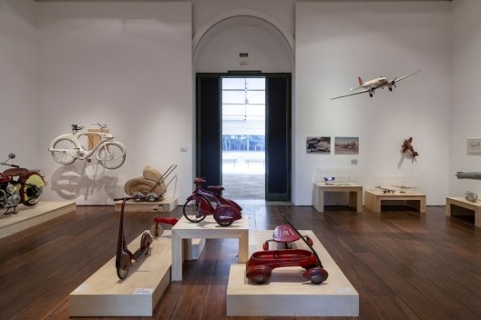 Museu da Casa Brasileira, exposição “Design aerodinâmico – Metáfora do futuro”. Curadoria Adélia Borges e Patrícia Fonseca. São Paulo, 21 de abril a 03 de junho de 2018