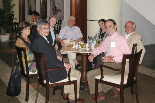 Da extrema esquerda, em sentido horário, Maria Cecília Londres, Nestor Goulart Reis Filho, Liberal de Castro, Suzana Cruz Sampaio (falecida), Roque Laraia, Sabino Machado Barroso e Victor Hugo Mori, membros do Conselho Consultivo do Iphan, Salvador, 2008