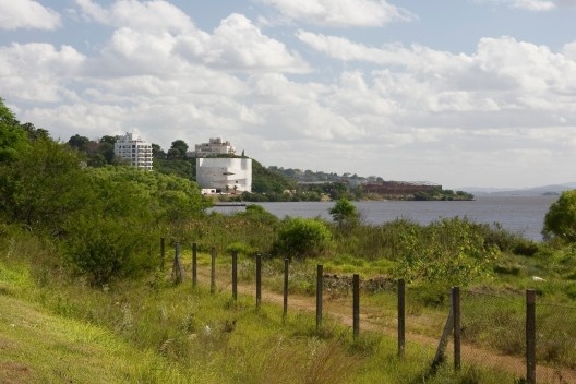 Sede da Fundação Iberê Camargo, vista geral. Arquiteto Álvaro Siza, 2008