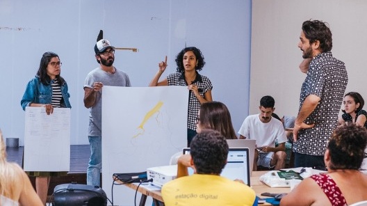 Apresentação da primeira proposta do grupo de desenho
