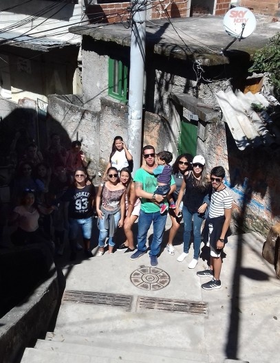 Vivenciando uma outra realidade social, urbana e econômica no Morro Chapéu Mangueira, acompanhados pelo guia local Dinei, Rio de Janeiro, 07/08/2017
