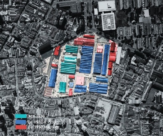 Foto aérea com indicação das edificações por período de construção
