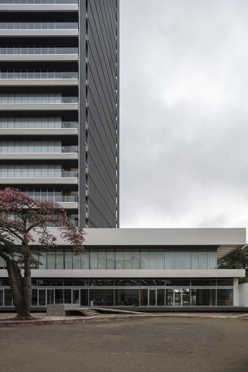 Torre Ambassador, Santa Cruz de la Sierra, 2017. Arquitetos Jorge Gambini e Hans Kenning / Enciam Arquitectura, Hans Kenning arquitectos