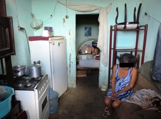 Exemplar de unidades habitacionais que recorrem à estratégia da sobreposição de funções perante a disposição de pequenos cômodos