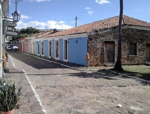 Porto das barcas; ao fundo, a única ponte que liga a cidade à ilha Grande e ao delta do rio Parnaíba, Parnaíba PI